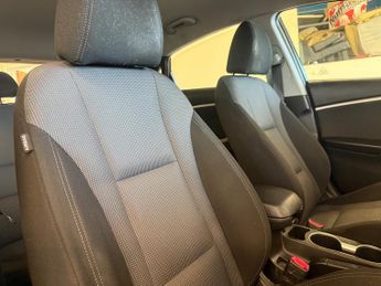 Hyundai i30 1.6 CRDi Blue Drive SE Hatchback 5dr Diesel DCT Euro 6 (s/s) (11