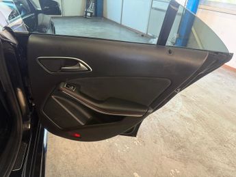 Mercedes-Benz CLA Class 2.1 CLA220d AMG Sport Coupe 4dr Diesel 7G-DCT Euro 6 (s/s) (177 