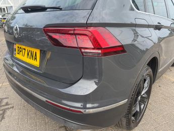 Volkswagen Tiguan 2.0 BiTDI BlueMotion Tech SEL SUV 5dr Diesel DSG 4Motion Euro 6 
