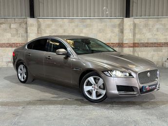 Jaguar XF 2.0d Portfolio Saloon 4dr Diesel Auto AWD Euro 6 (s/s) (180 ps)
