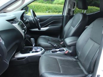 Nissan Navara 2.3 dCi Tekna Pickup Double Cab 4dr Diesel Auto 4WD Euro 6 (190 