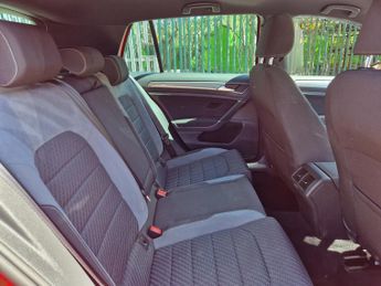 Volkswagen Golf 2.0 TDI BlueMotion Tech R-Line Hatchback 5dr Diesel DSG Euro 6 (