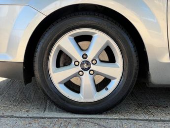 Ford Focus 1.6 Zetec Climate Hatchback 5dr Petrol Automatic (184 g/km, 99 b