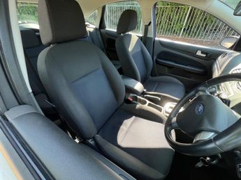 Ford Focus 1.6 Zetec Climate Hatchback 5dr Petrol Automatic (184 g/km, 99 b