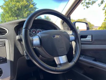 Ford Focus 1.6 Zetec Climate Hatchback 5dr Petrol Automatic (184 g/km, 99 b