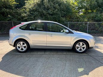 Ford Focus 1.6 Zetec Climate Hatchback 5dr Petrol Automatic (184 g/km, 99 b