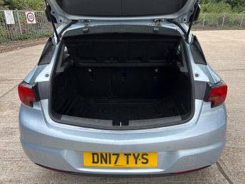 Vauxhall Astra 1.4i Turbo SRi Nav Hatchback 5dr Petrol Auto Euro 6 (s/s) (150 p