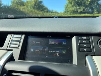 Land Rover Discovery Sport 2.0 TD4 HSE Black SUV 5dr Diesel Auto 4WD Euro 6 (s/s) (180 ps)