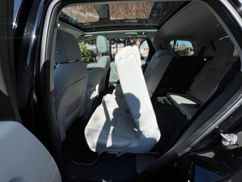 Land Rover Discovery Sport 2.0 TD4 HSE Black SUV 5dr Diesel Auto 4WD Euro 6 (s/s) (180 ps)
