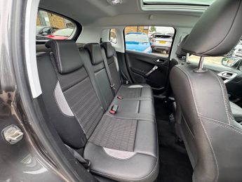 Peugeot 2008 1.2 PureTech Allure SUV 5dr Petrol EAT Euro 6 (s/s) (110 ps)