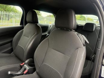 DS DS 3 1.2 PureTech Chic Hatchback 3dr Petrol Manual Euro 6 (82 ps)