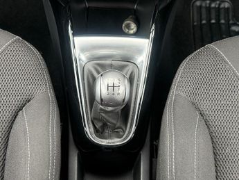DS DS 3 1.2 PureTech Chic Hatchback 3dr Petrol Manual Euro 6 (82 ps)