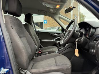 Vauxhall Zafira Tourer 1.4i Turbo Exclusiv MPV 5dr Petrol Manual Euro 6 (140 ps)