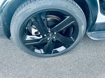 Land Rover Discovery R-DYNAMIC HSE MHEV COMMERCIAL