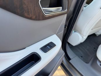 Jaguar F-Pace 2.0 D180 Portfolio SUV 5dr Diesel Auto AWD Euro 6 (s/s) (180 ps)