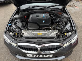 BMW 3 Series 2.0 330e 12kWh SE Pro Touring 5dr Petrol Plug-in Hybrid Auto Eur