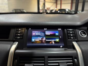 Land Rover Discovery Sport 2.0 TD4 HSE Black SUV 5dr Diesel Auto 4WD Euro 6 (s/s) (180 ps)