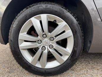 Peugeot 308 1.2 PureTech Active Hatchback 5dr Petrol Auto Euro 6 (s/s) (130 