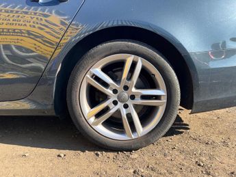 Audi A6 AVANT TDI S LINE 5-Door
