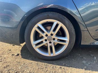 Audi A6 AVANT TDI S LINE 5-Door