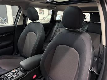 Mini Clubman 1.5 Cooper (Black Pack) Estate 6dr Petrol Auto Euro 6 (s/s) (136