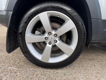 Land Rover Defender 110 2.0 SD4 First Edition SUV 5dr Diesel Auto 4WD Euro 6 (s/s) (240 