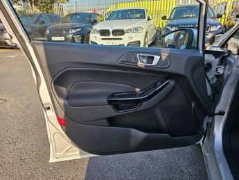 Ford Fiesta 1.0T EcoBoost Titanium Hatchback 5dr Petrol Powershift Euro 5 (1