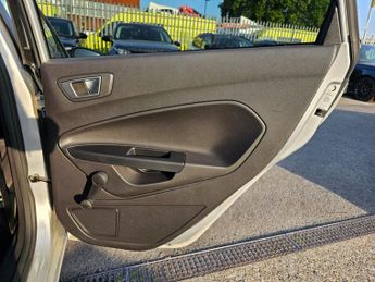 Ford Fiesta 1.0T EcoBoost Titanium Hatchback 5dr Petrol Powershift Euro 5 (1