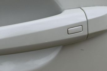 Nissan Qashqai 1.3 DIG-T MHEV Tekna+ XTRON Euro 6 (s/s) 5dr