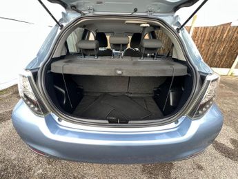 Toyota Yaris T4 HYBRID  5-Door