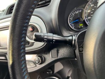 Toyota Yaris T4 HYBRID  5-Door