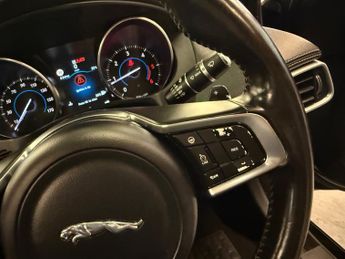 Jaguar XE 2.0d R-Sport Saloon 4dr Diesel Auto AWD Euro 6 (s/s) (180 ps)