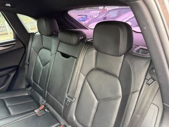 Porsche Macan 3.0 TD V6 S SUV 5dr Diesel PDK 4WD Euro 6 (s/s) (258 ps)