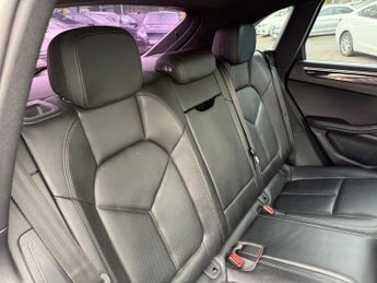 Porsche Macan 3.0 TD V6 S SUV 5dr Diesel PDK 4WD Euro 6 (s/s) (258 ps)