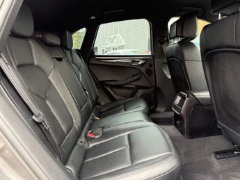 Porsche Macan 3.0 TD V6 S SUV 5dr Diesel PDK 4WD Euro 6 (s/s) (258 ps)
