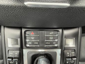 Porsche Macan 3.0 TD V6 S SUV 5dr Diesel PDK 4WD Euro 6 (s/s) (258 ps)