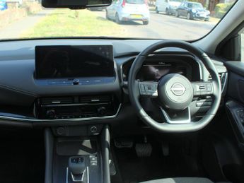 Nissan Qashqai 1.3 DIG-T MHEV N-Connecta SUV 5dr Petrol Hybrid XTRON Euro 6 (s/