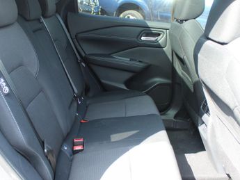 Nissan Qashqai 1.3 DIG-T MHEV N-Connecta SUV 5dr Petrol Hybrid XTRON Euro 6 (s/