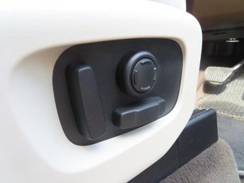 Land Rover Discovery SDV6 HSE 7 SEATER  SAT NAV REAR CAMERA FULL LANDOVER SERVICE HIS