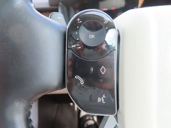 Land Rover Discovery SDV6 HSE 7 SEATER  SAT NAV REAR CAMERA FULL LANDOVER SERVICE HIS