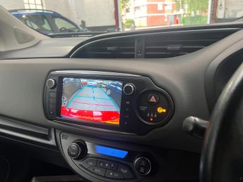 Toyota Yaris 1.5 VVT-h Icon Hatchback 5dr Petrol Hybrid E-CVT Euro 6 (101 ps)