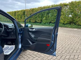 Ford Fiesta TITANIUM 5-Door