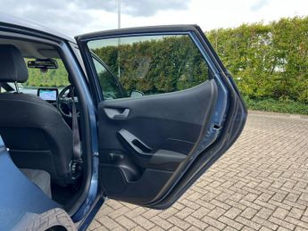 Ford Fiesta TITANIUM 5-Door