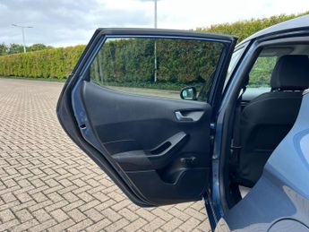 Ford Fiesta TITANIUM 5-Door