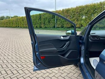 Ford Fiesta TITANIUM 5-Door