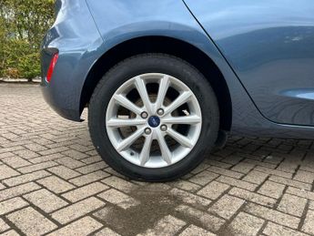 Ford Fiesta TITANIUM 5-Door
