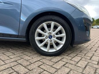 Ford Fiesta TITANIUM 5-Door