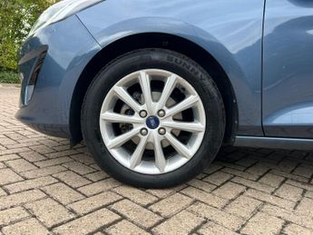 Ford Fiesta TITANIUM 5-Door