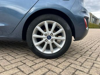Ford Fiesta TITANIUM 5-Door