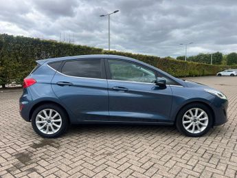 Ford Fiesta TITANIUM 5-Door